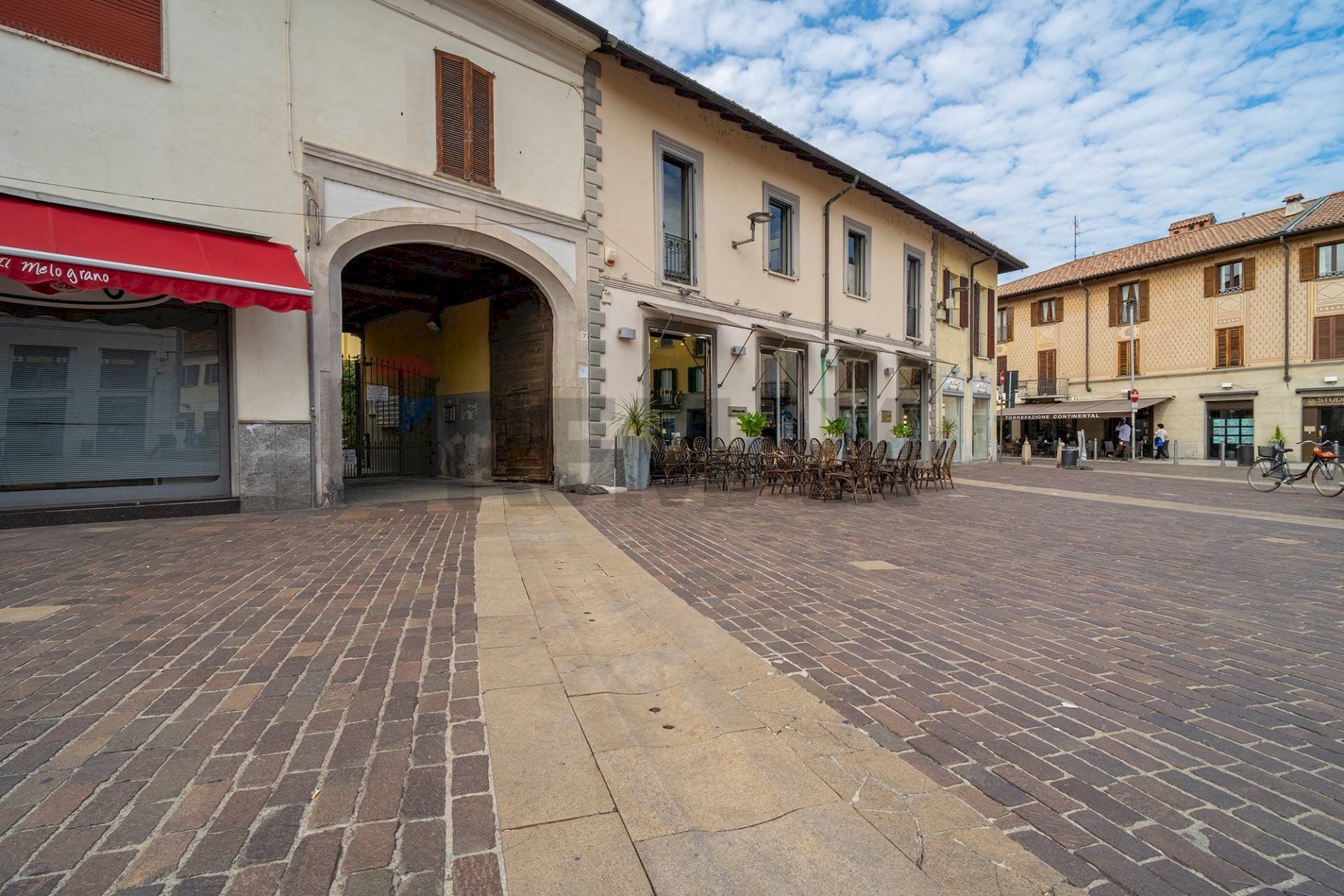 Edificio all\'aperto - Box Rho - photo 1