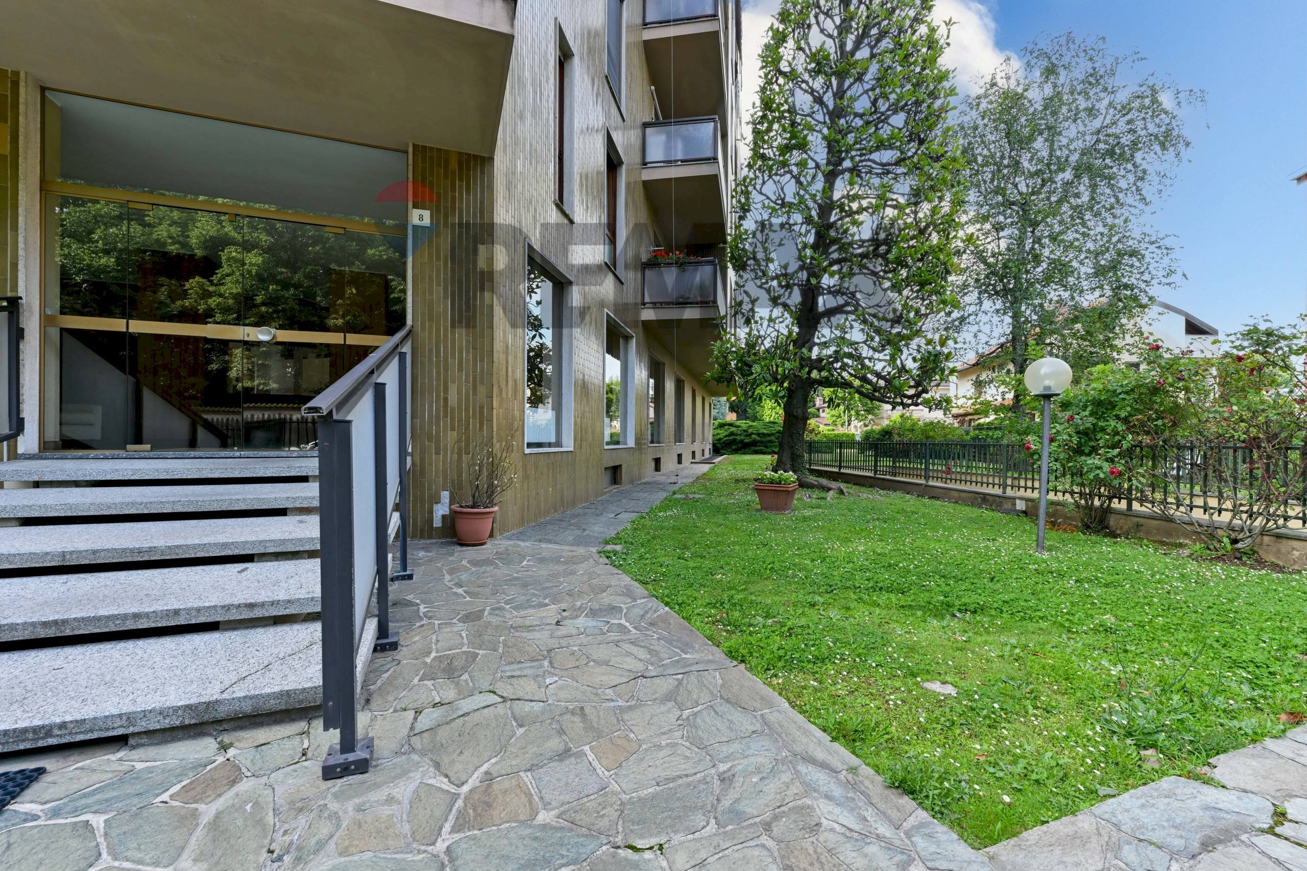 Edificio all\'aperto - Trilocale Via Ambrogio Villa
 
8, Vedano al Lambro - planimetria 1