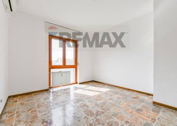 Stanza vuota - Trilocale Via Ambrogio Villa
 
8, Vedano al Lambro - foto 5