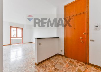 Stanza vuota - Trilocale Via Ambrogio Villa
 
8, Vedano al Lambro - foto 9