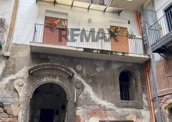 Edificio all\'aperto - One-room apartment Via Giuseppe Garibaldi
 
108, Catania - photo 5