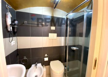 Bagno - One-room apartment Via Giuseppe Garibaldi
 
108, Catania - photo 17