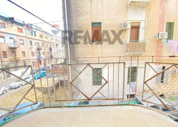 Balcone - Three-room apartment Via Santa Maria Della Catena
 
149, Catania - photo 9