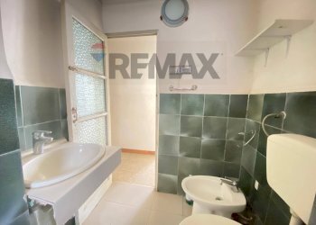 Bagno - Three-room apartment Via Santa Maria Della Catena
 
149, Catania - photo 30