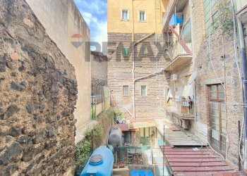 Edificio all\'aperto - Three-room apartment Via Santa Maria Della Catena
 
149, Catania - photo 34