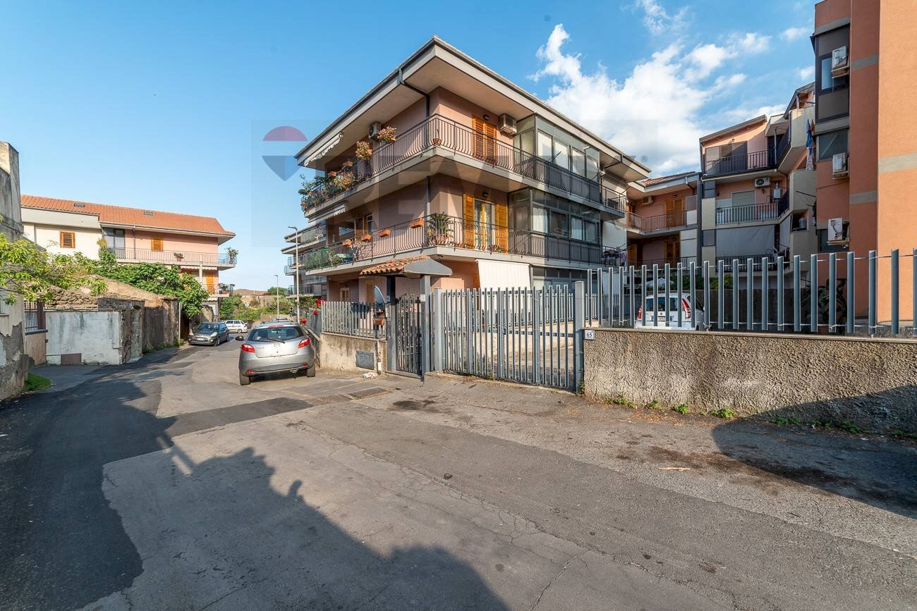 Edificio all\'aperto - Quadrilocale Via Finocchiari
 
69, Aci Catena - foto 1