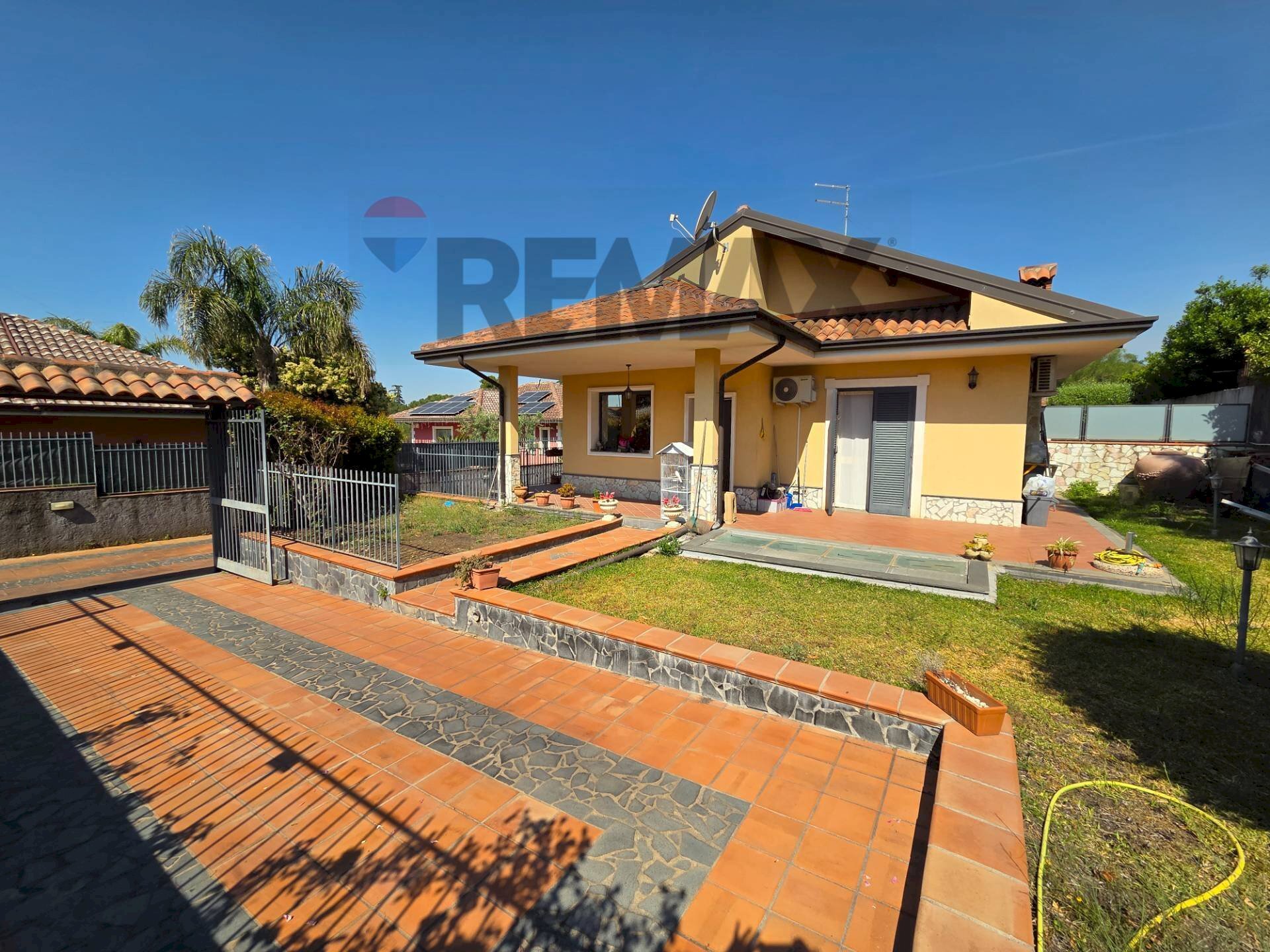 Facciata - Villa Via dei Gigli
 
4, Mascalucia - foto 1