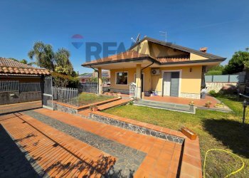 Facciata - Villa Via dei Gigli
 
4, Mascalucia - foto 1