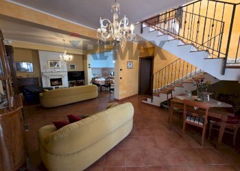 Salone - Villa Via dei Gigli
 
4, Mascalucia - foto 11