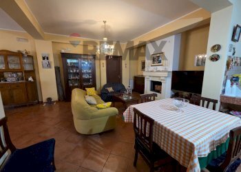 Salone - Villa Via dei Gigli
 
4, Mascalucia - foto 12