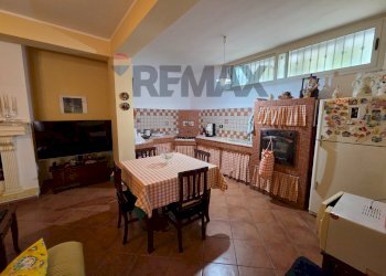 Salone - Villa Via dei Gigli
 
4, Mascalucia - foto 13
