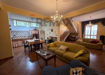 Salone - Villa Via dei Gigli
 
4, Mascalucia - foto 14