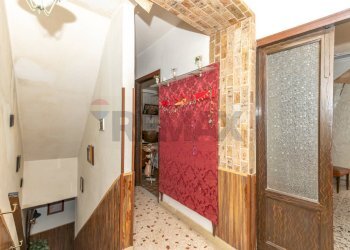 Hall / corridoio - Casa indipendente Via Calì
 
56, Caltagirone - foto 12