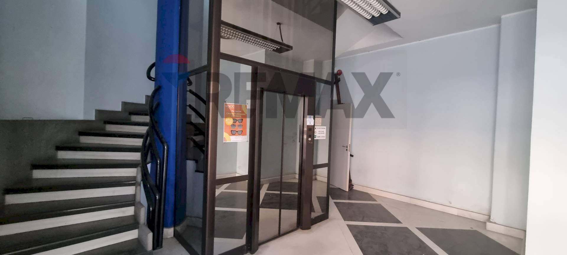 Scale - Office Piazza Indipendenza
 
47, Paterno - photo 1