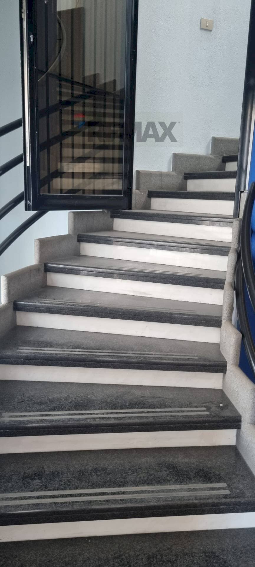 Scale - Office Piazza Indipendenza
47, Paterno - photo 2