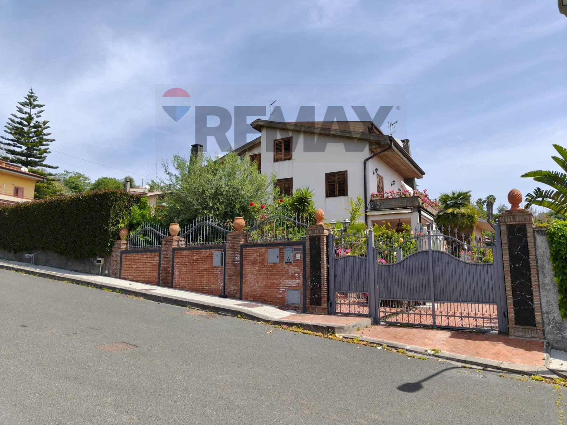 Casa all\'aperto - Villa Via IV Novembre
22, Sant'Agata Li Battiati - foto 2