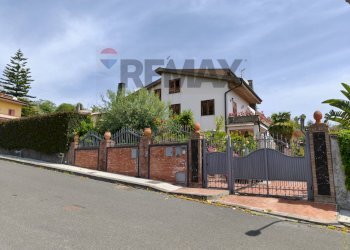 Casa all\'aperto - Villa Via IV Novembre
 
22, Sant'Agata Li Battiati - foto 2
