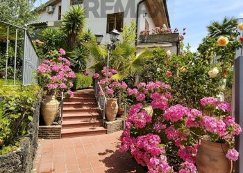 Casa all\'aperto - Villa Via IV Novembre
 
22, Sant'Agata Li Battiati - foto 3