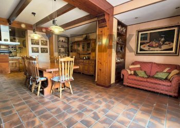 Sala da pranzo - Villa Via IV Novembre
 
22, Sant'Agata Li Battiati - foto 16