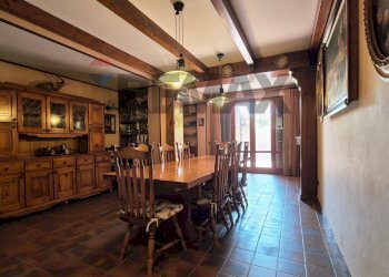 Sala da pranzo - Villa Via IV Novembre
 
22, Sant'Agata Li Battiati - foto 17