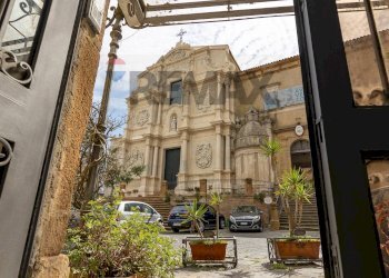 Edificio all\'aperto - Casa semi indipendente Piazza S. Francesco D'Assisi
 
20, Caltagirone - foto 8