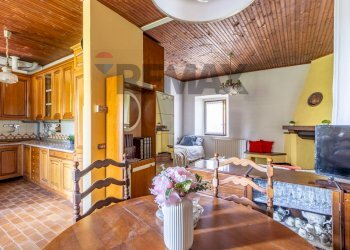 Sala da pranzo - Two-room apartment via Parrocchiale
 
20, Besana in Brianza - photo 3