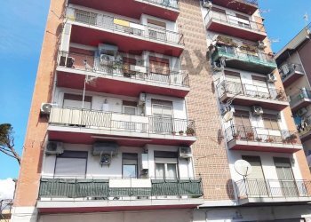 Edificio all\'aperto - Three-room apartment Via Primo Condottieri
 
5, Messina - photo 1
