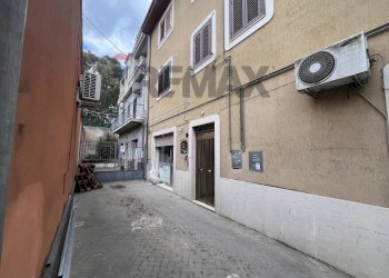 Edificio all\'aperto - Casa semi indipendente Viale Principessa Maria Josè
 
111, Caltagirone - foto 20
