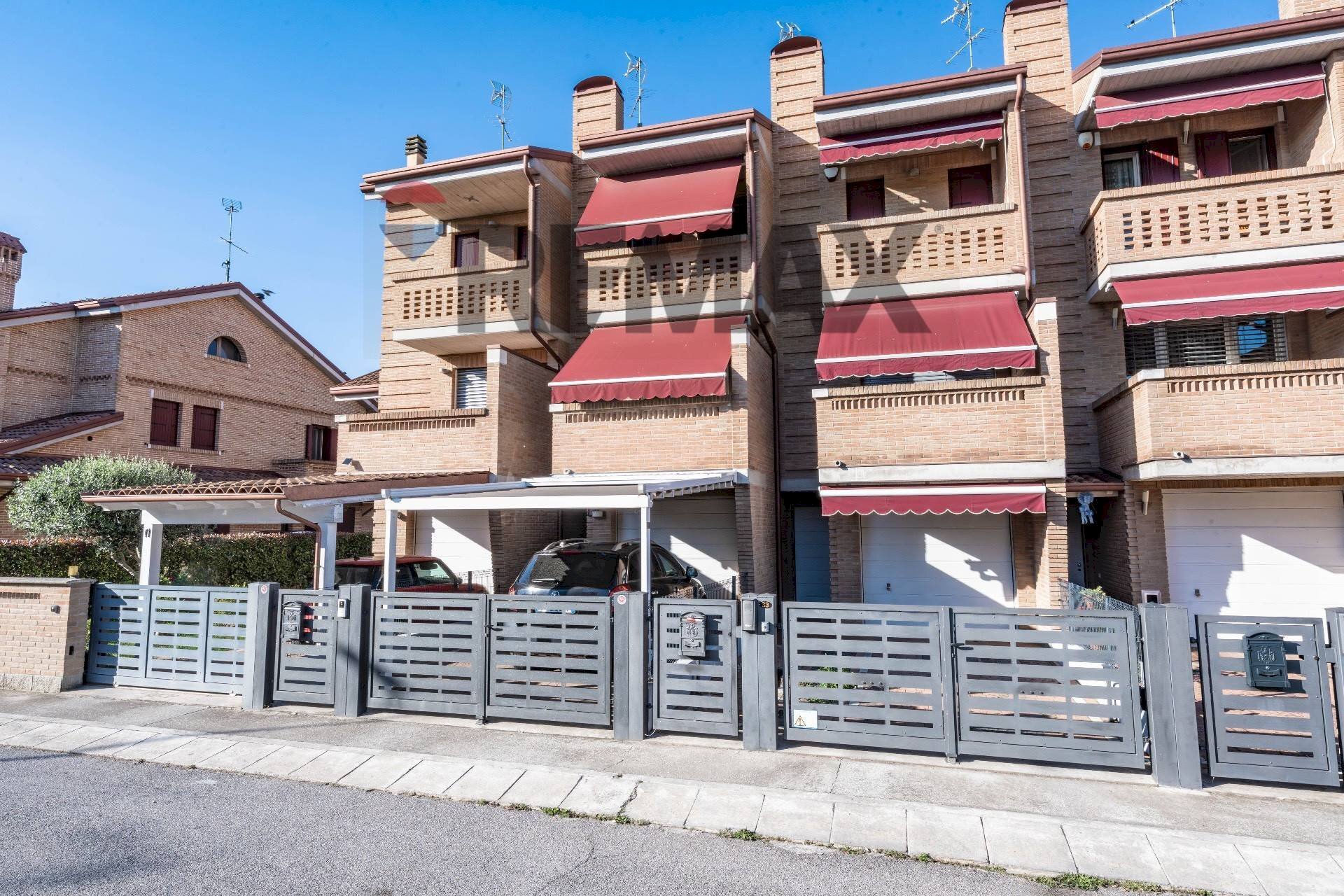 Edificio all\'aperto - Semi-detached house Via Palladio
 
31, Occhiobello - photo 1