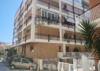 Edificio all\'aperto - Trilocale Ronco Secondo di Via Filisto
 
21, Siracusa - foto 1