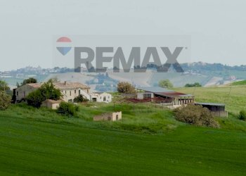 Vista delle montagne - Rustico San Mommeo
 
6, Belvedere Ostrense - foto 8