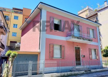 Casa all\'aperto - Casa semi indipendente Via Bruno Buozzi
 
28, Falconara Marittima - foto 2