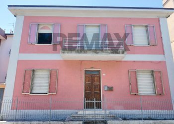Edificio all\'aperto - Casa semi indipendente Via Bruno Buozzi
 
28, Falconara Marittima - foto 3
