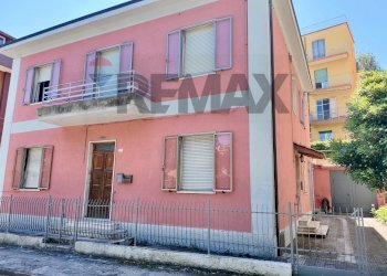 Edificio all\'aperto - Casa semi indipendente Via Bruno Buozzi
 
28, Falconara Marittima - foto 5