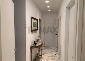 Hall / corridoio - Four-room apartment Pavia - photo 10