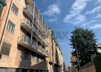 Edificio all\'aperto - Four-room apartment Pavia - photo 24
