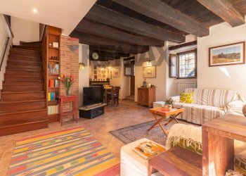 Soggiorno - Four-room apartment Via Trento e Trieste
 
31, Montalto di Castro - photo 9