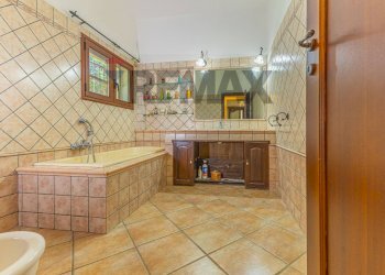 Bagno - Villa S.V. Li Cadduffi
 
1H, Sassari - photo 11