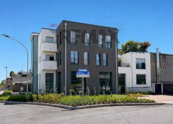 Edificio all\'aperto - Ufficio VIA LUIGI ENAUDI
 
13, Meda - foto 1