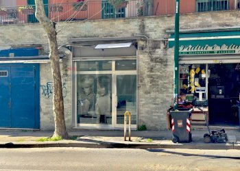 Edificio all\'aperto - Negozio Via Bernardo Cavallino
63A, Napoli - foto 3