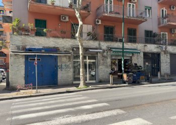 Edificio all\'aperto - Negozio Via Bernardo Cavallino
63A, Napoli - foto 5