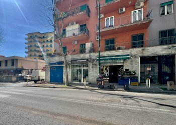 Edificio all\'aperto - Negozio Via Bernardo Cavallino
63A, Napoli - foto 6