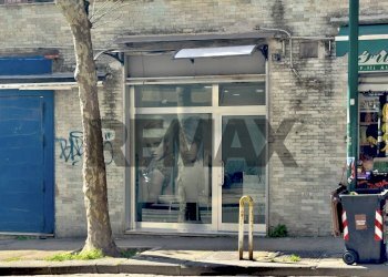 Edificio all\'aperto - Negozio Via Bernardo Cavallino
63A, Napoli - foto 2