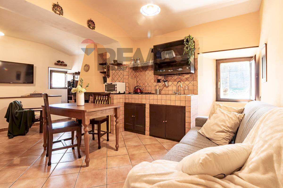 Sala da pranzo - Casa indipendente Via Fontana Nuova
 
16, Barrea - foto 1