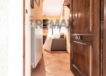 Hall / corridoio - Independent house Via Fontana Nuova
 
16, Barrea - photo 4