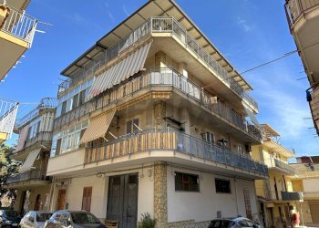 Edificio all\'aperto - Apartment Villabate - photo 1
