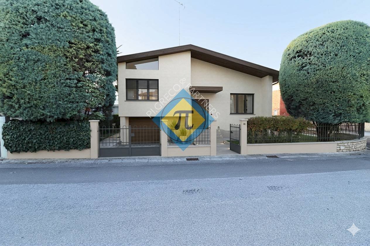 Foto 1 - Villa Via Giorgione
 
9, Pordenone - photo 1