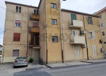 Edificio all\'aperto - Four-room apartment Giarratana - photo 4