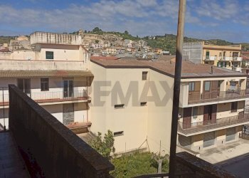 Edificio all\'aperto - Four-room apartment Giarratana - photo 5