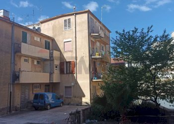 Edificio all\'aperto - Four-room apartment Giarratana - photo 6